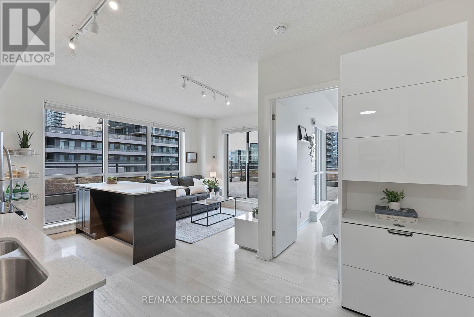 611 - 2200 Lakeshore Boulevard W, Toronto, Ontario  M8V 1A4 - Photo 4 - W12910406