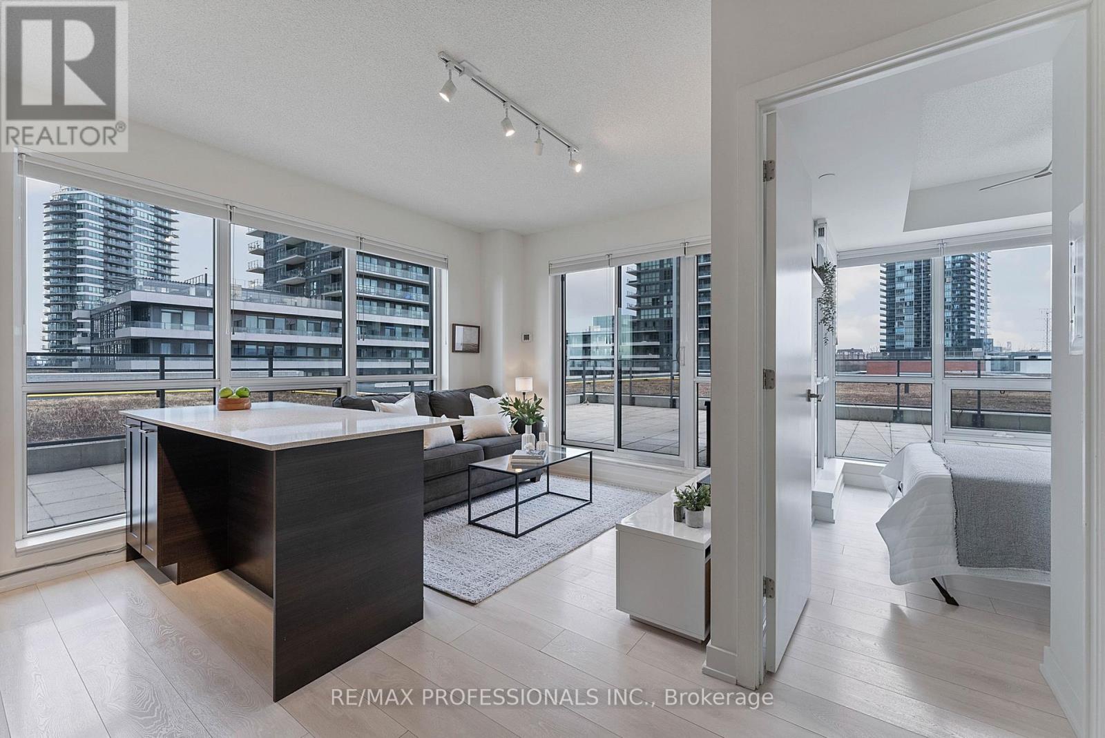 611 - 2200 Lakeshore Boulevard W, Toronto, Ontario  M8V 1A4 - Photo 5 - W12910406