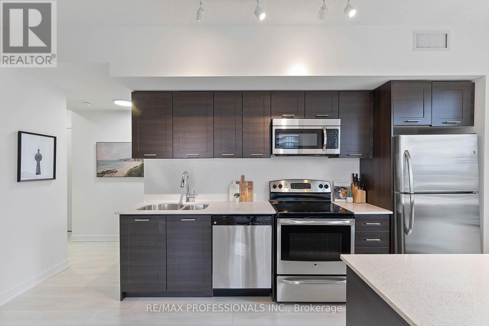 611 - 2200 Lakeshore Boulevard W, Toronto, Ontario  M8V 1A4 - Photo 8 - W12910406