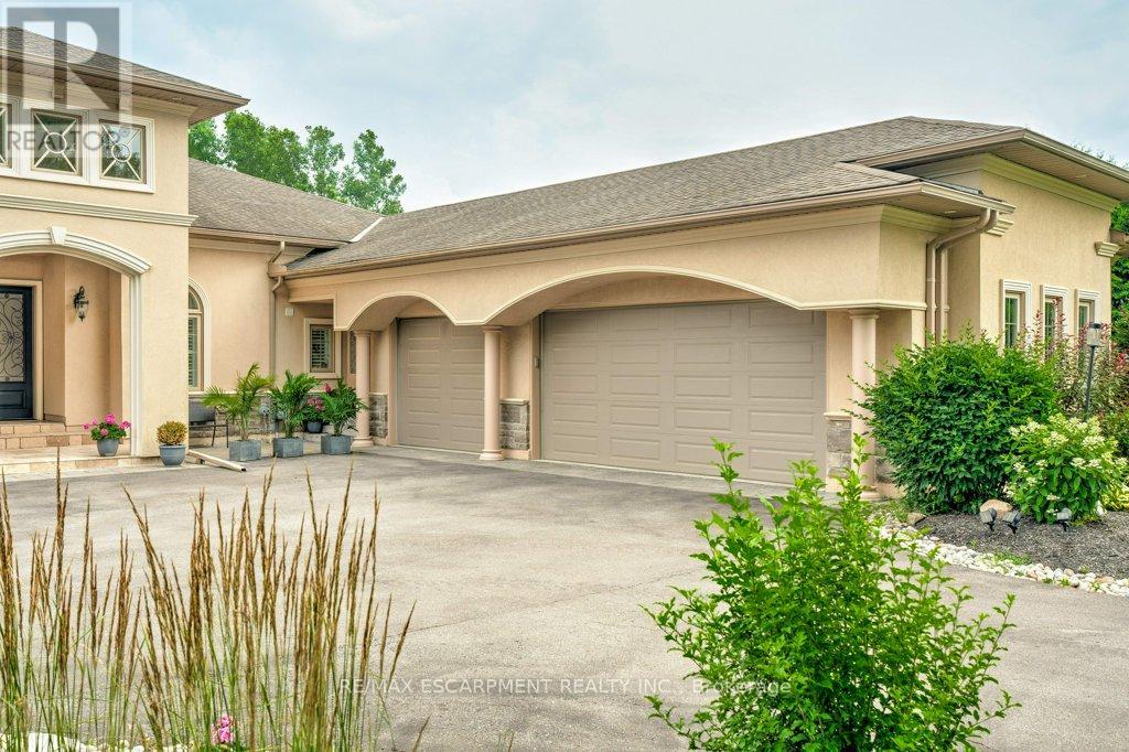 2462 No 2 Side Road N, Burlington, Ontario  L7P 0H1 - Photo 4 - W12910420