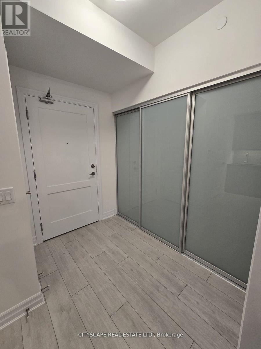 2407 - 30 Elm Drive, Mississauga, Ontario  L5B 0N6 - Photo 14 - W12910438