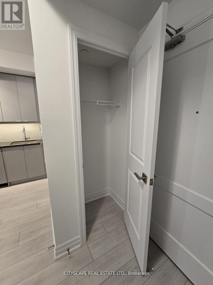 2407 - 30 Elm Drive, Mississauga, Ontario  L5B 0N6 - Photo 16 - W12910438