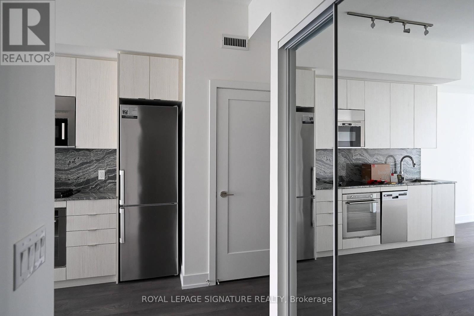 2032 - 5 Mabelle Avenue, Toronto, Ontario  M9A 0C8 - Photo 15 - W12910452