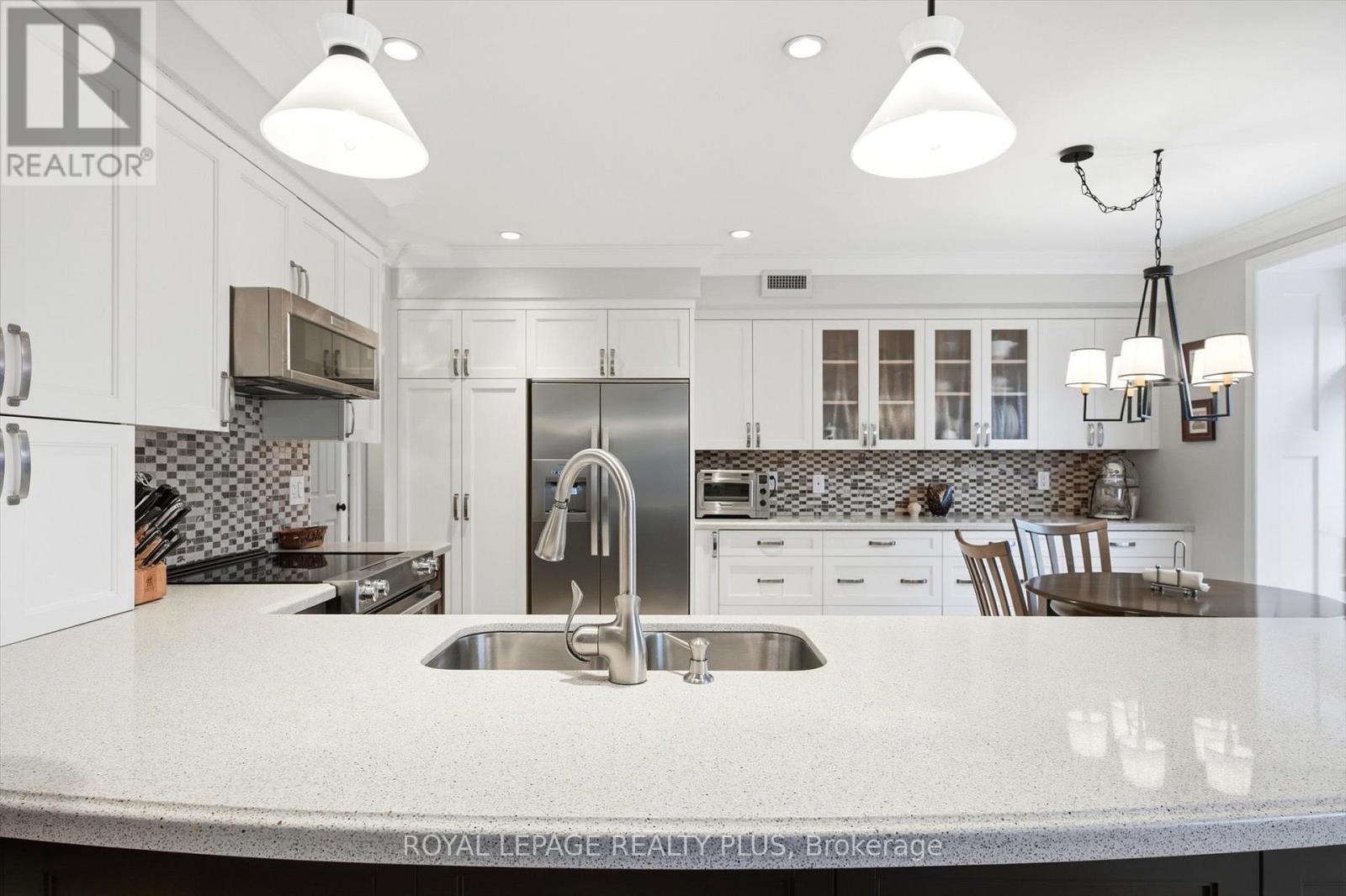 305 - 390 Upper Middle Road E, Oakville, Ontario  L6H 0A5 - Photo 10 - W12910488