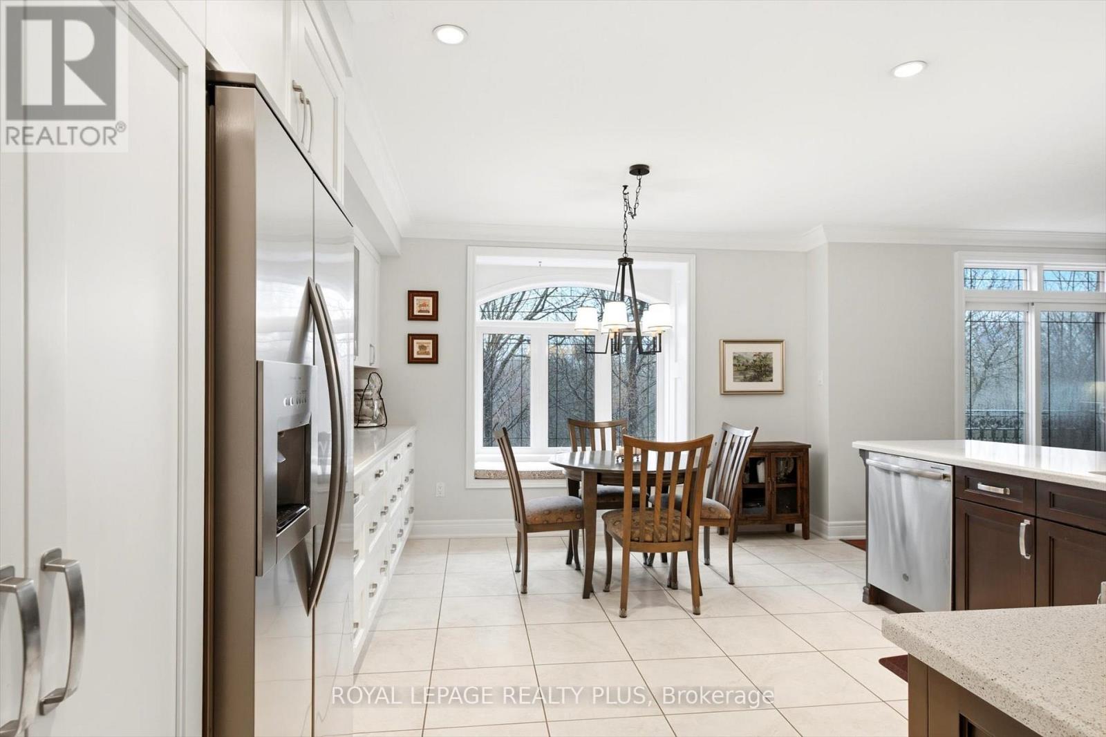 305 - 390 Upper Middle Road E, Oakville, Ontario  L6H 0A5 - Photo 11 - W12910488