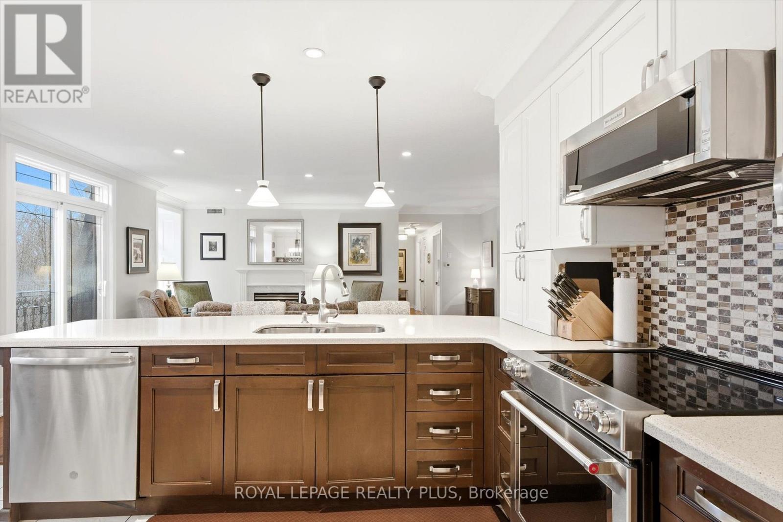 305 - 390 Upper Middle Road E, Oakville, Ontario  L6H 0A5 - Photo 12 - W12910488