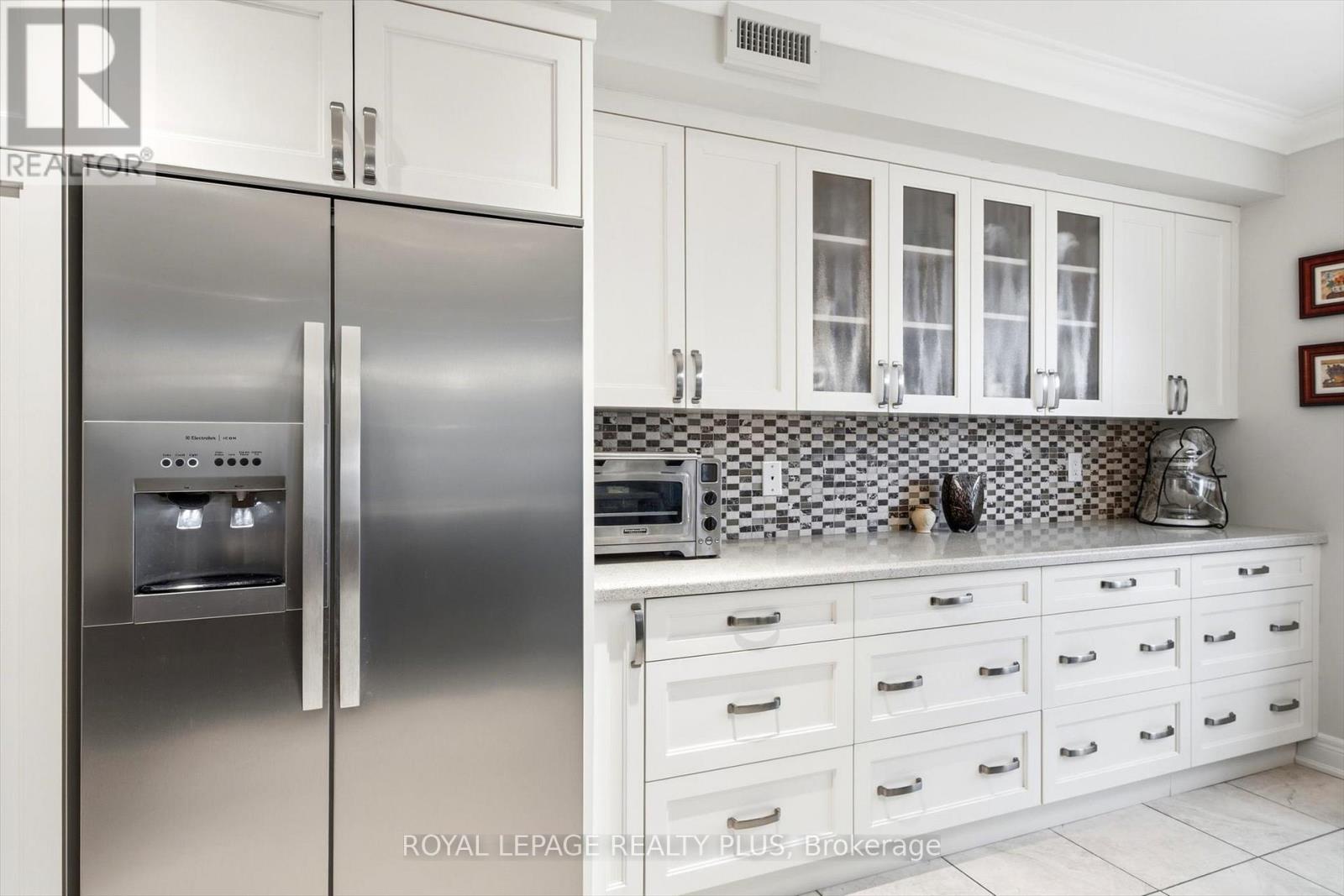 305 - 390 Upper Middle Road E, Oakville, Ontario  L6H 0A5 - Photo 13 - W12910488