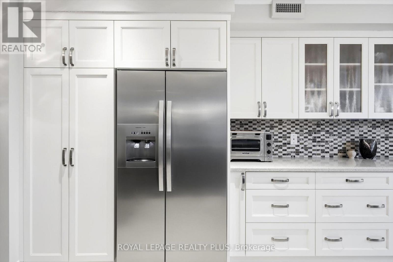 305 - 390 Upper Middle Road E, Oakville, Ontario  L6H 0A5 - Photo 14 - W12910488