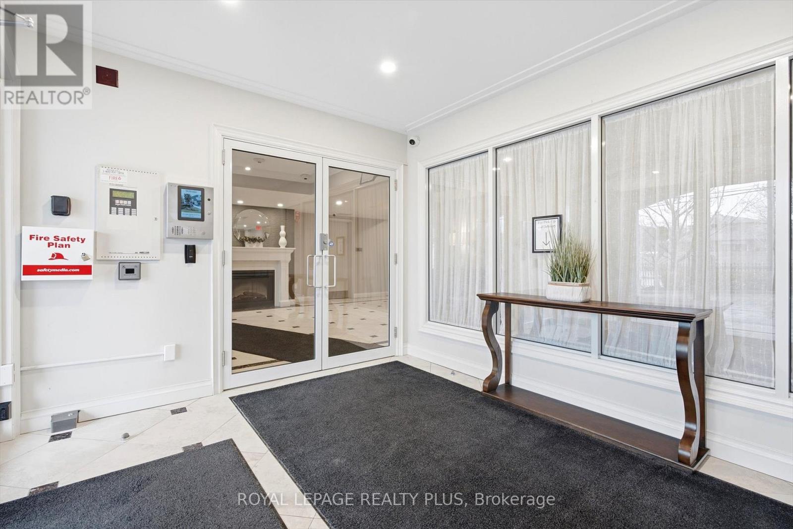 305 - 390 Upper Middle Road E, Oakville, Ontario  L6H 0A5 - Photo 32 - W12910488