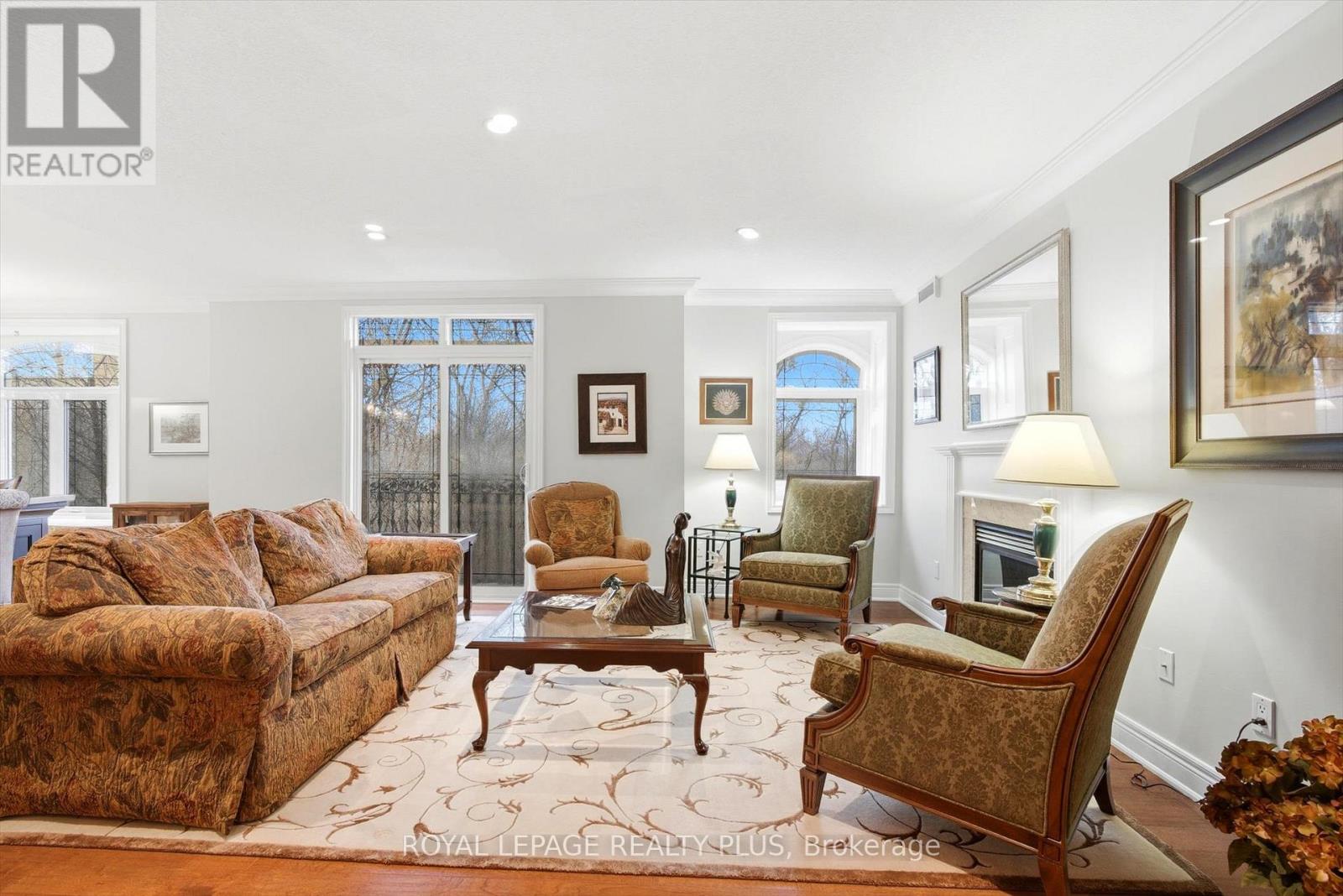 305 - 390 Upper Middle Road E, Oakville, Ontario  L6H 0A5 - Photo 5 - W12910488