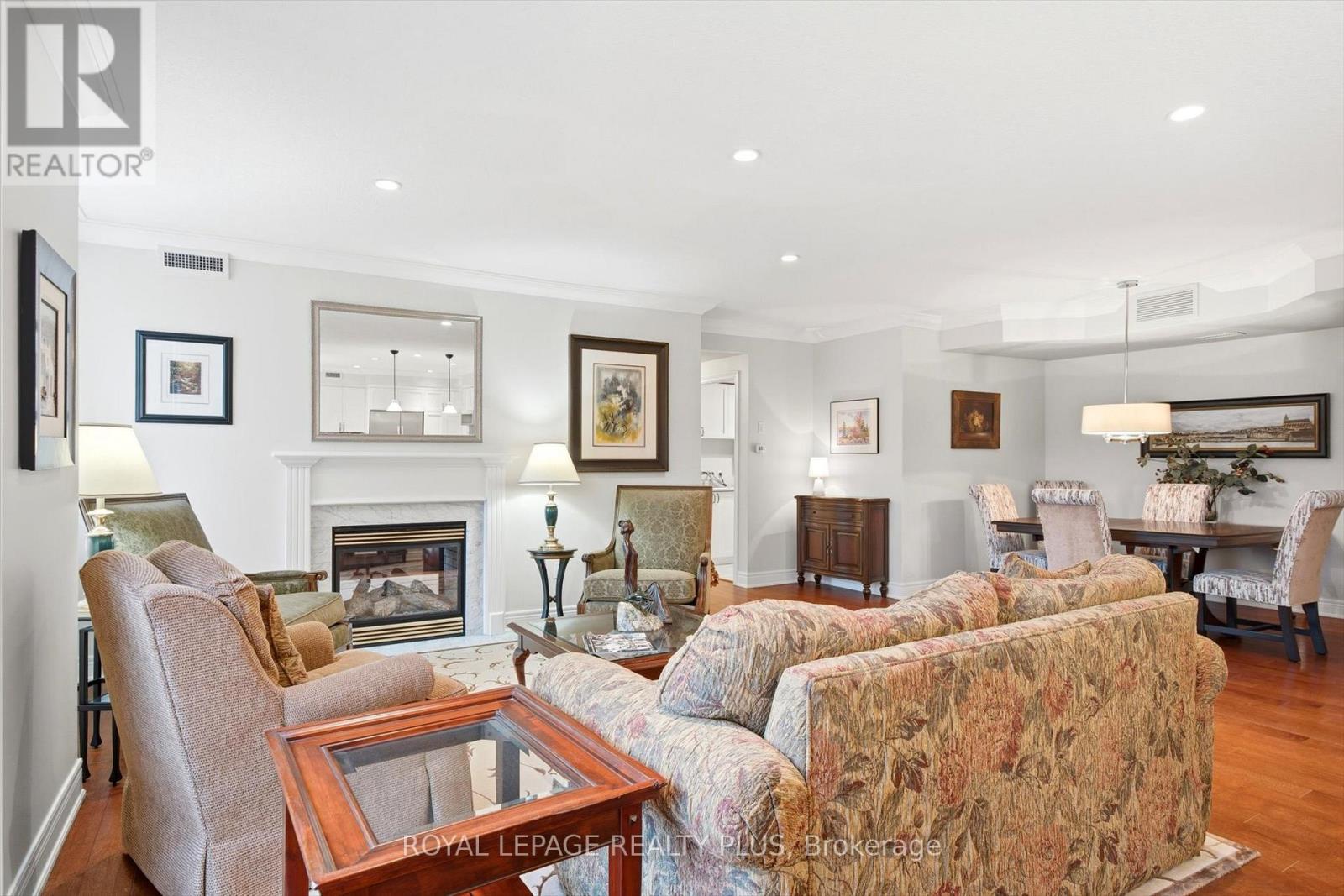 305 - 390 Upper Middle Road E, Oakville, Ontario  L6H 0A5 - Photo 8 - W12910488