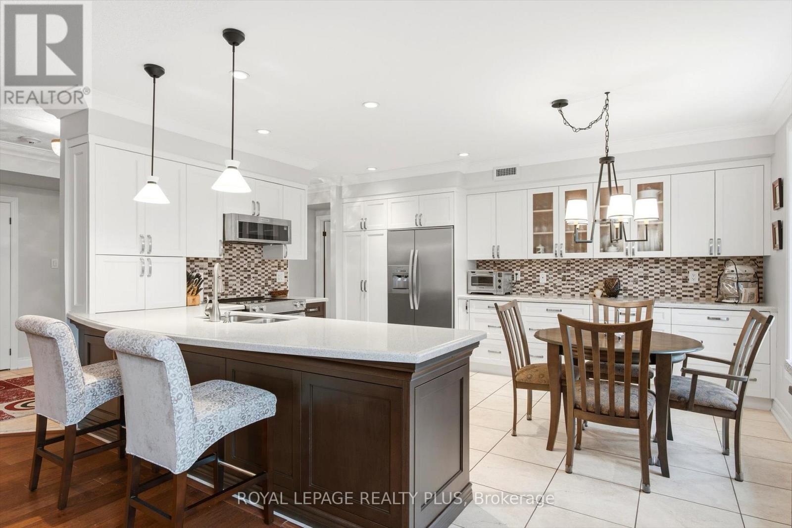 305 - 390 Upper Middle Road E, Oakville, Ontario  L6H 0A5 - Photo 9 - W12910488