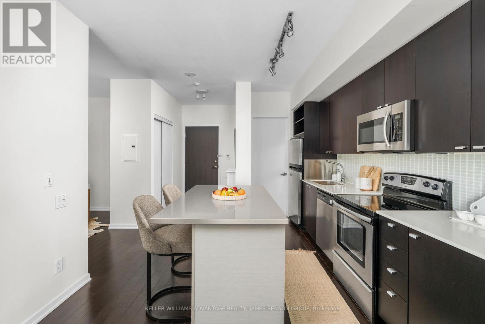 2206 - 103 The Queensway, Toronto, Ontario  M6S 5B3 - Photo 9 - W12910490