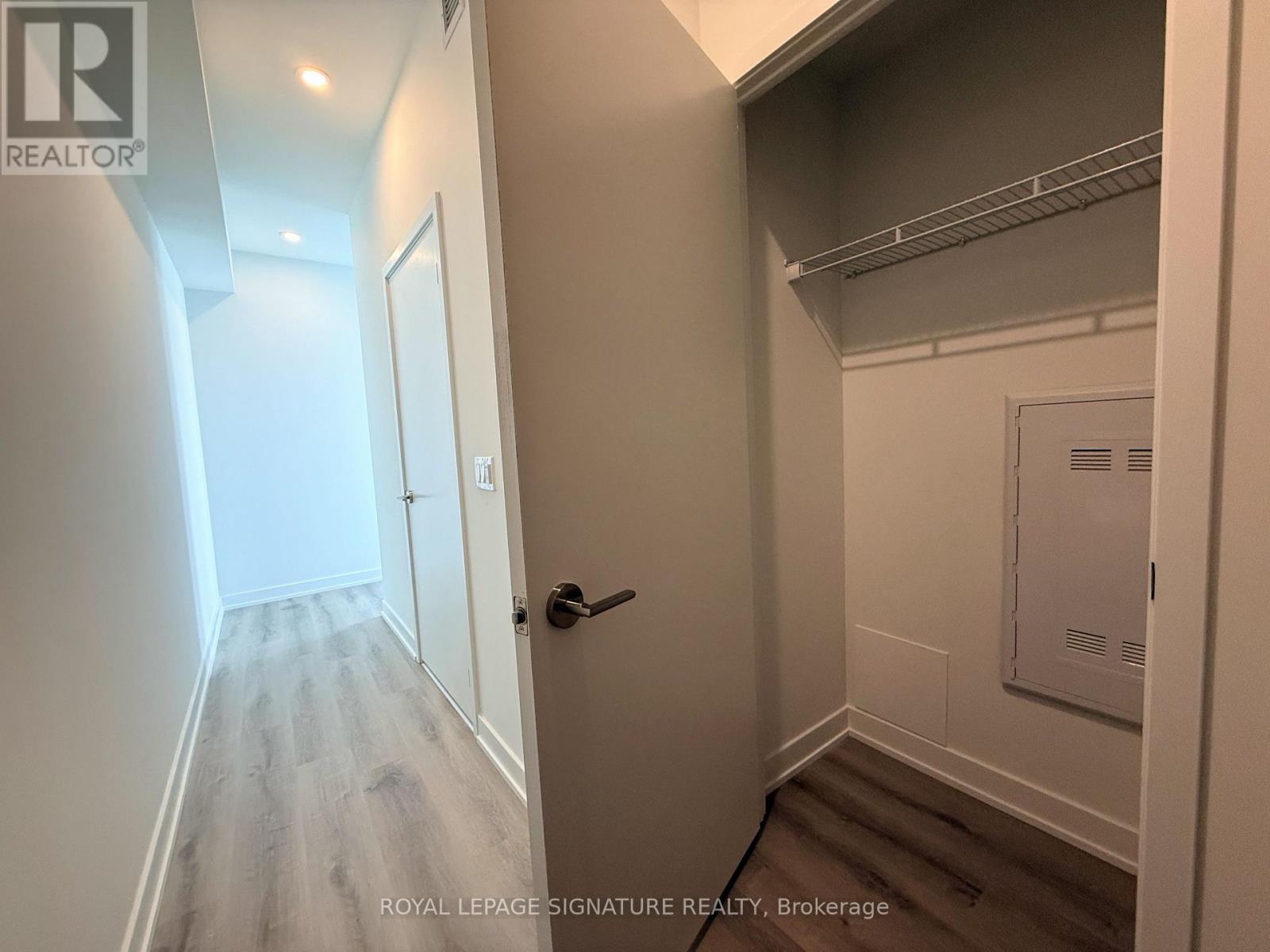 1911 - 1 Fairview Road E, Mississauga, Ontario  L5A 4C6 - Photo 2 - W12910546