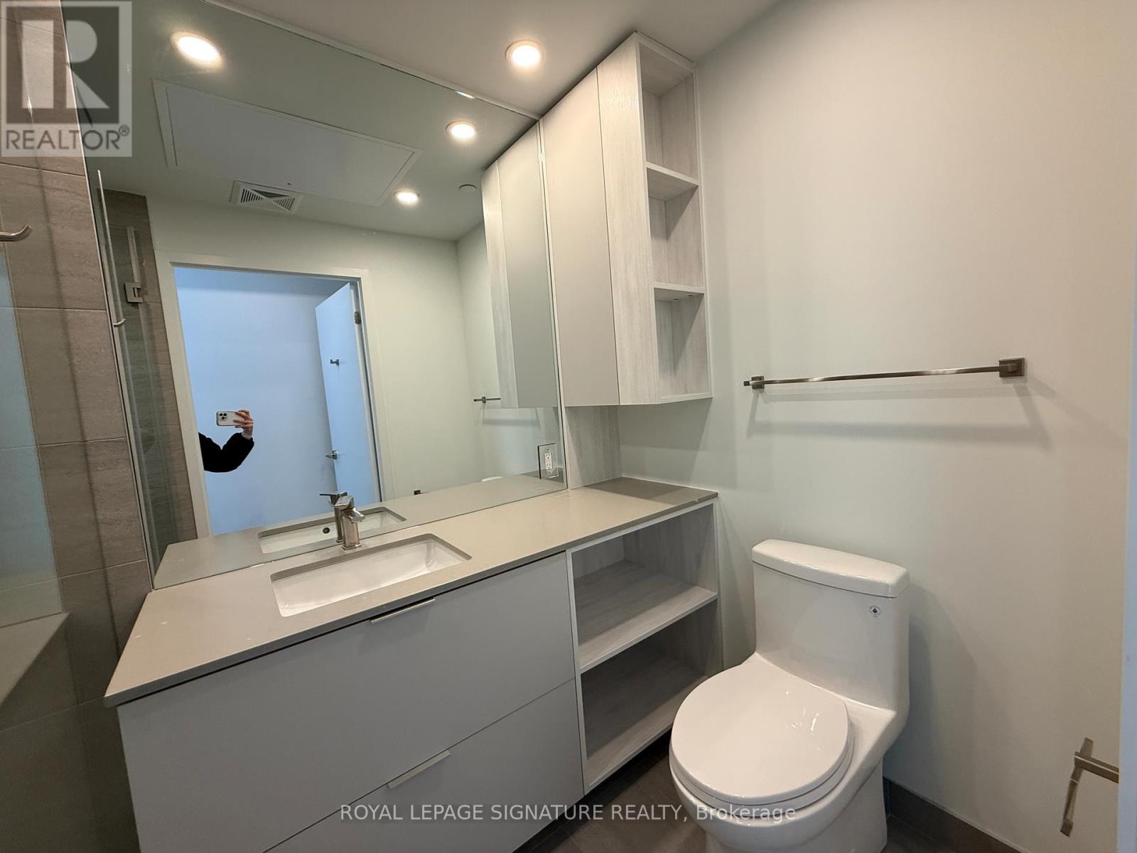 1911 - 1 Fairview Road E, Mississauga, Ontario  L5A 4C6 - Photo 3 - W12910546