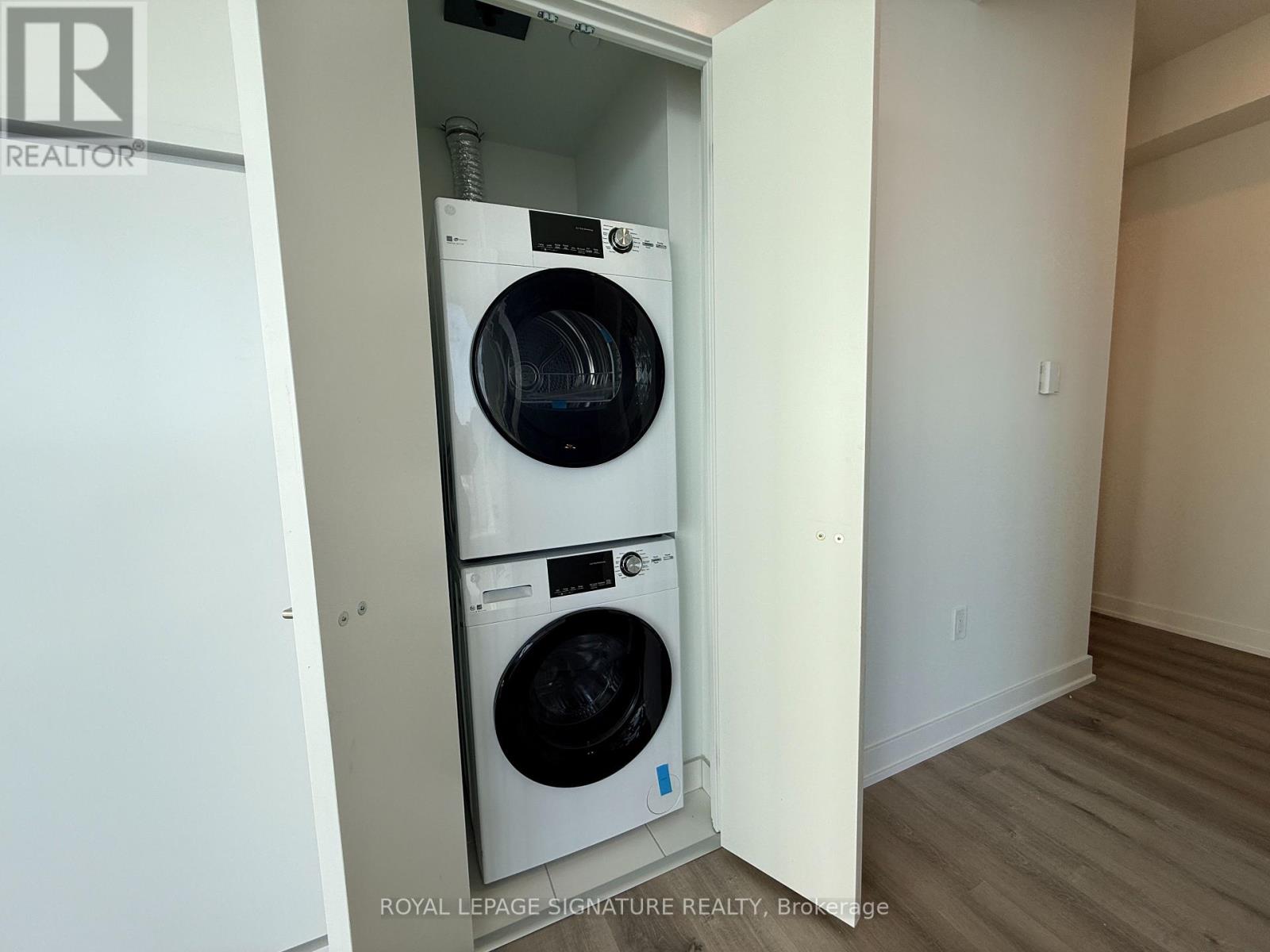 1911 - 1 Fairview Road E, Mississauga, Ontario  L5A 4C6 - Photo 8 - W12910546