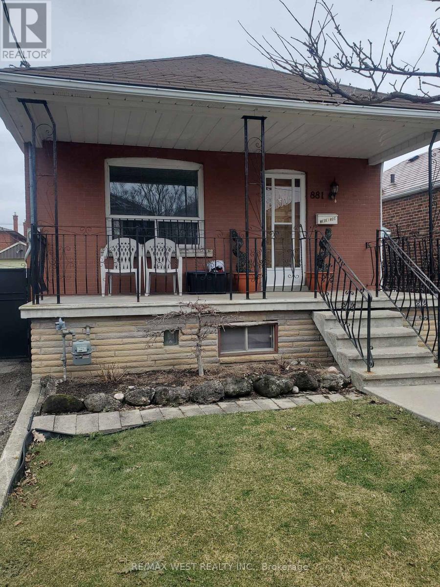 881 St.clarens Avenue, Toronto, Ontario  M6H 3X5 - Photo 2 - W12910552