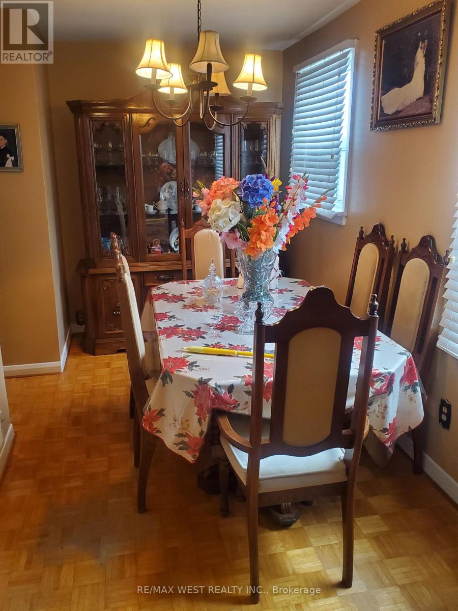 881 St.clarens Avenue, Toronto, Ontario  M6H 3X5 - Photo 6 - W12910552