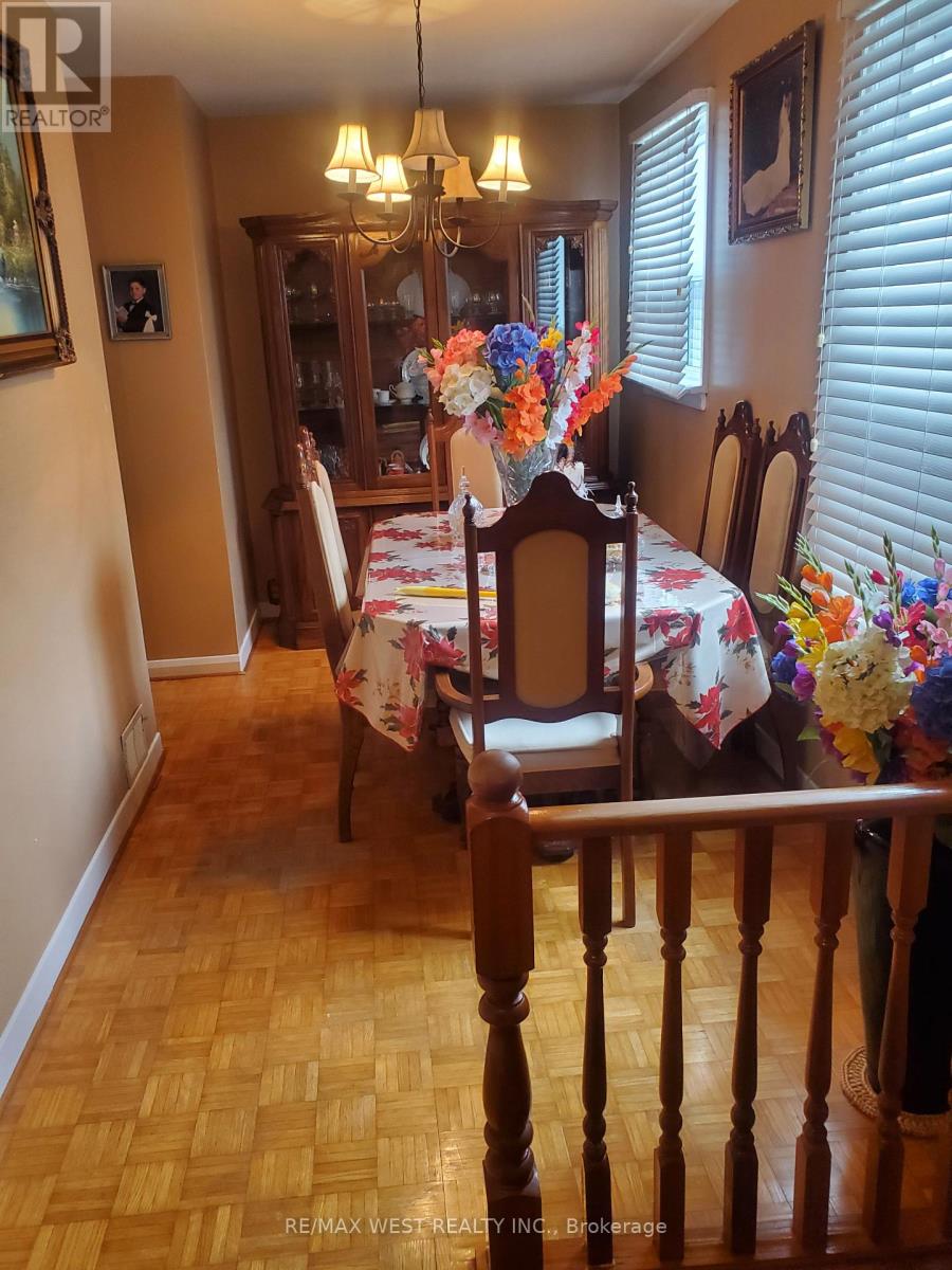 881 St.clarens Avenue, Toronto, Ontario  M6H 3X5 - Photo 7 - W12910552