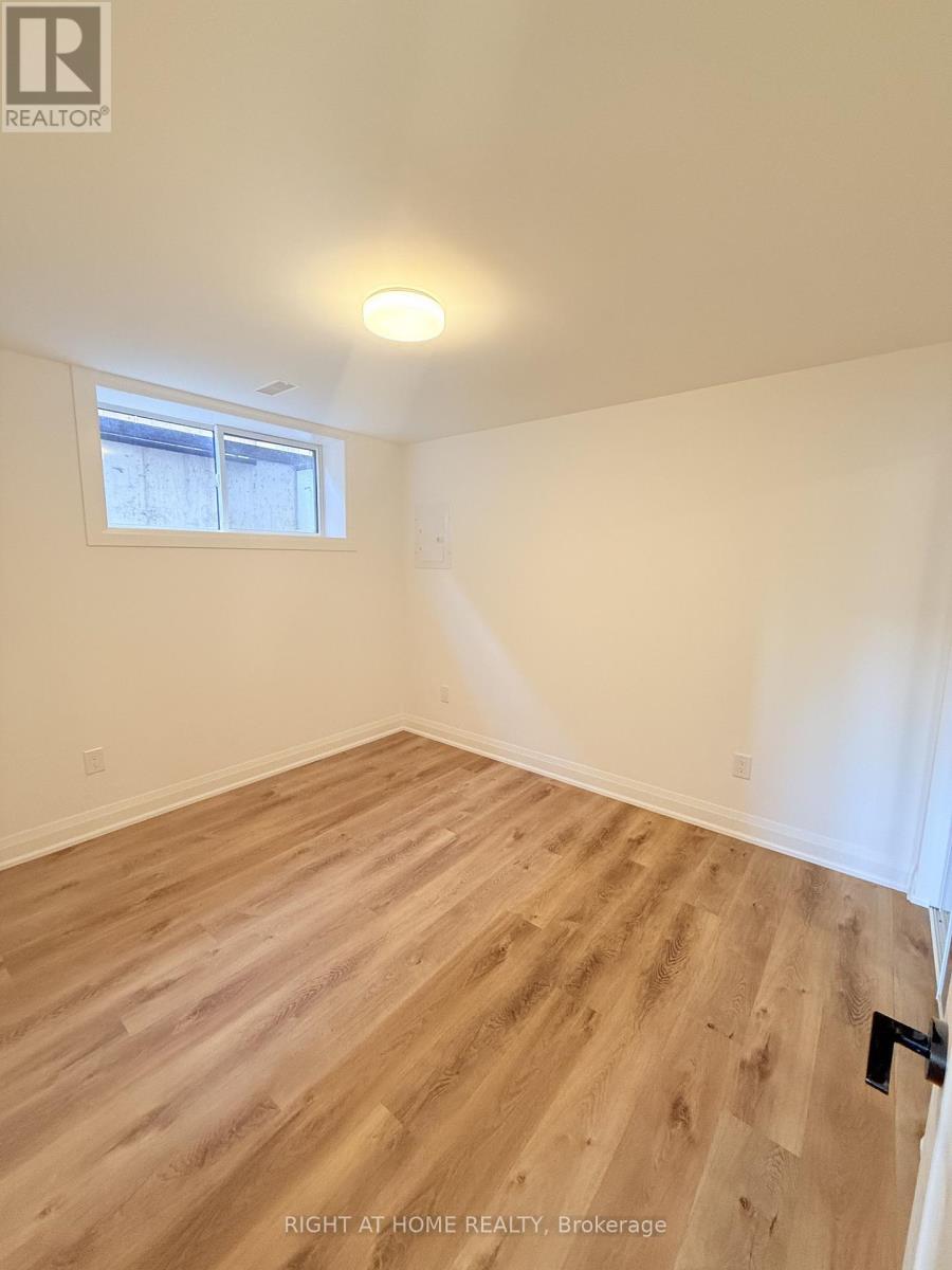 5b - 19 Arrowsmith Avenue, Toronto, Ontario  M6M 2W8 - Photo 12 - W12910554