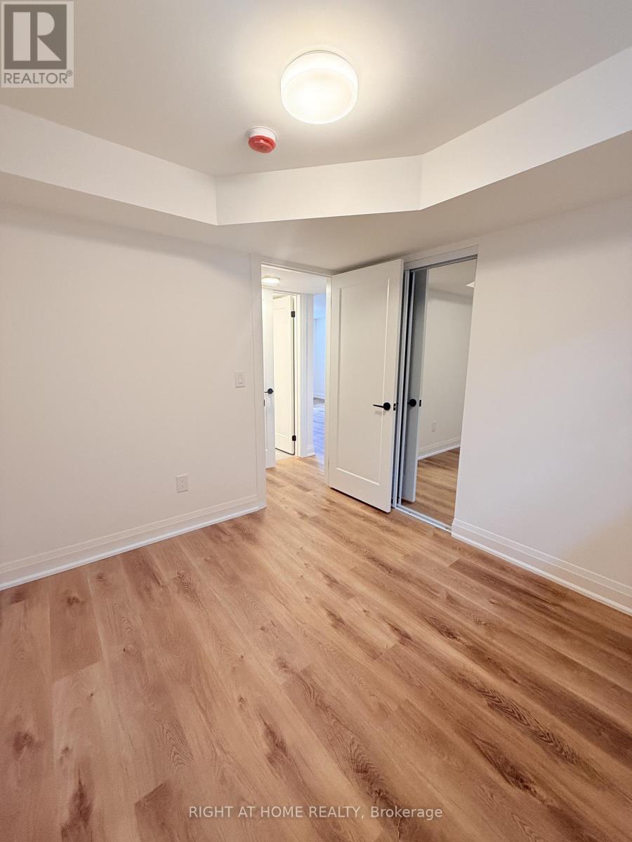 5b - 19 Arrowsmith Avenue, Toronto, Ontario  M6M 2W8 - Photo 16 - W12910554