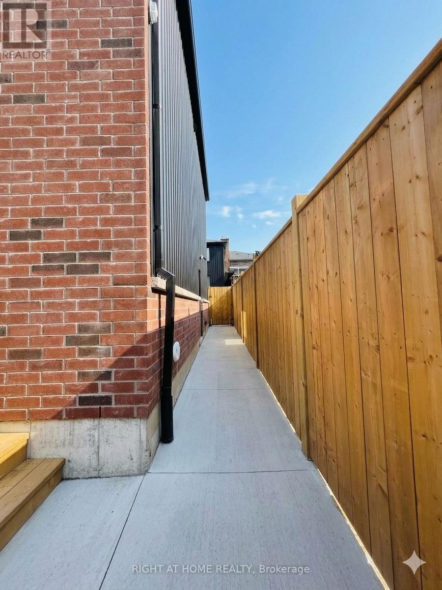 5b - 19 Arrowsmith Avenue, Toronto, Ontario  M6M 2W8 - Photo 2 - W12910554