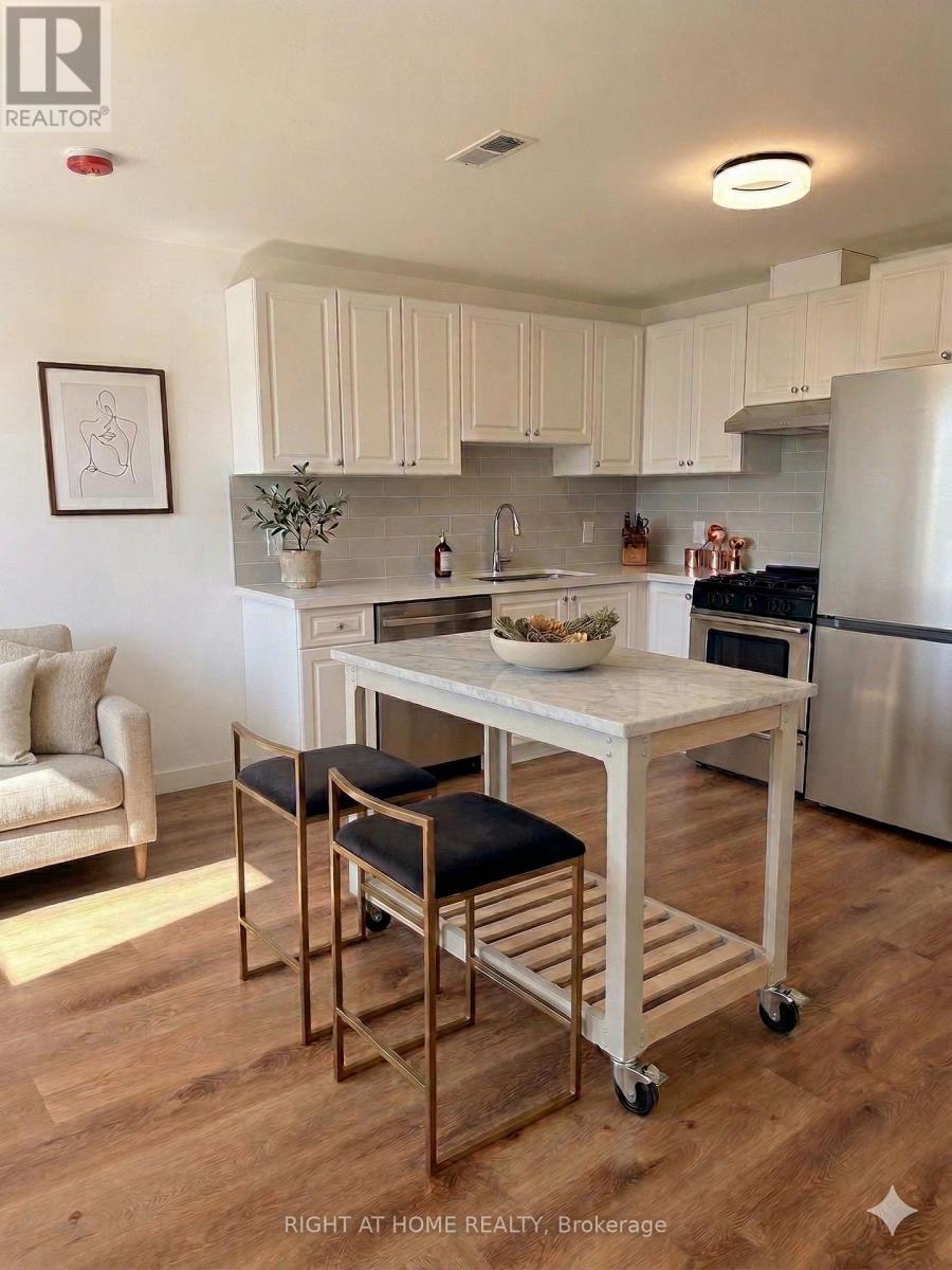 5b - 19 Arrowsmith Avenue, Toronto, Ontario  M6M 2W8 - Photo 8 - W12910554