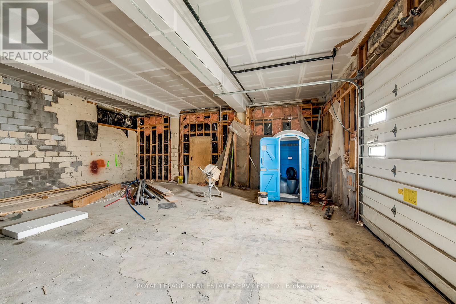 105 - 401 Victoria Avenue N, Hamilton, Ontario  L8L 5G7 - Photo 2 - X12910556