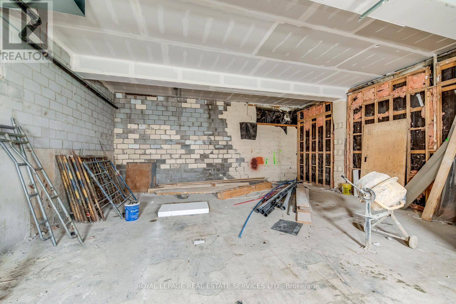 105 - 401 Victoria Avenue N, Hamilton, Ontario  L8L 5G7 - Photo 3 - X12910556