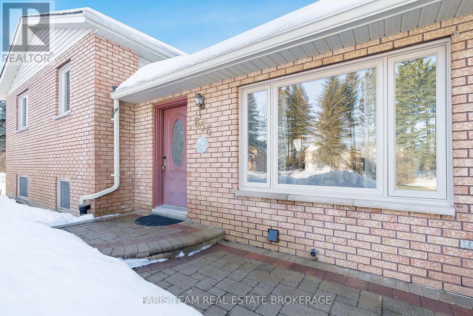 856 Church Drive, Innisfil, Ontario  L0L 1K0 - Photo 5 - N12902376