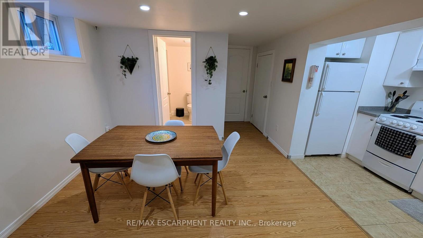 2217 Ghent Avenue, Burlington, Ontario  L7R 1Y6 - Photo 5 - W12737360