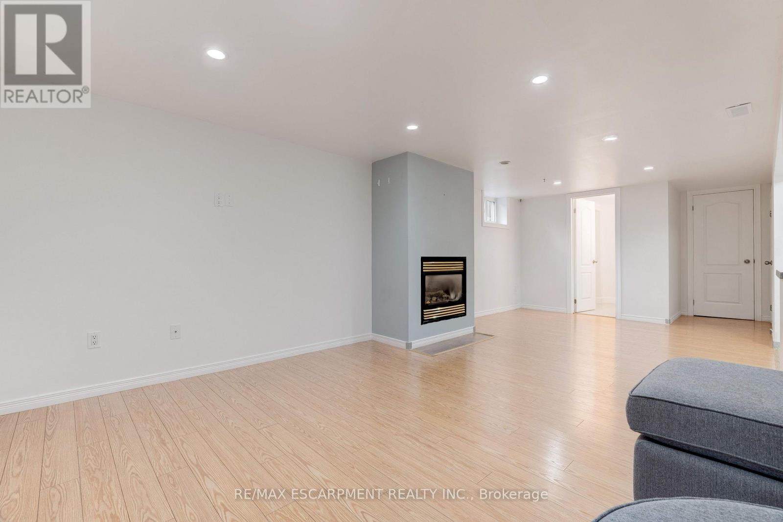 2217 Ghent Avenue, Burlington, Ontario  L7R 1Y6 - Photo 15 - W12737360