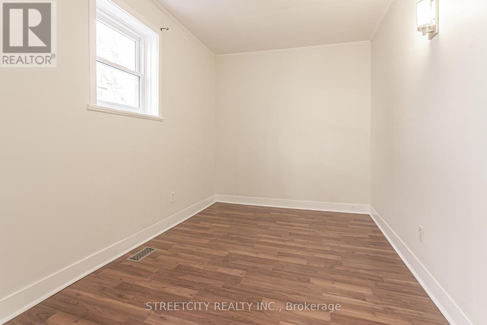 379 Central Avenue, London East, Ontario  N6B 2E3 - Photo 11 - X12910566