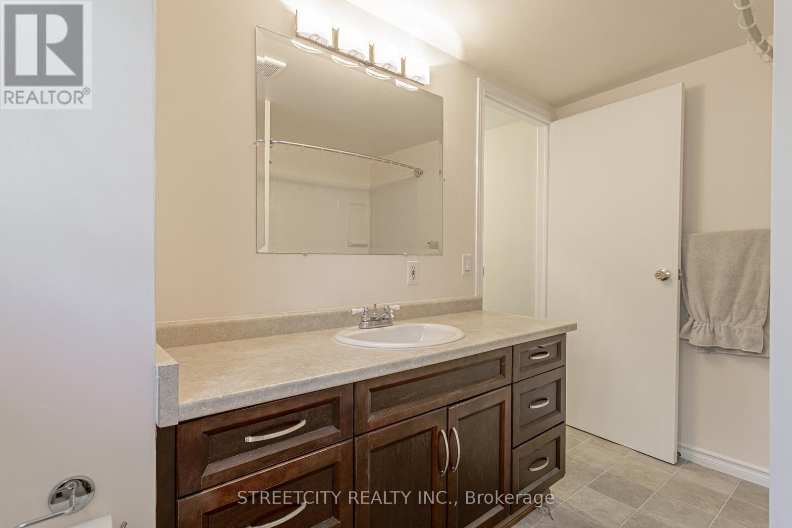 379 Central Avenue, London East, Ontario  N6B 2E3 - Photo 18 - X12910566