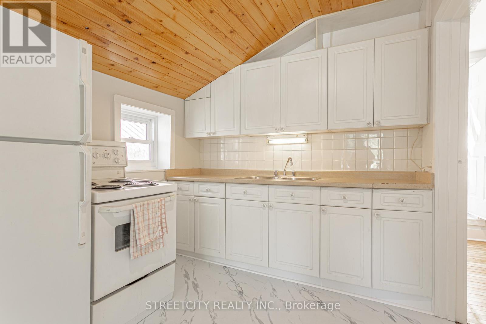 379 Central Avenue, London East, Ontario  N6B 2E3 - Photo 22 - X12910566