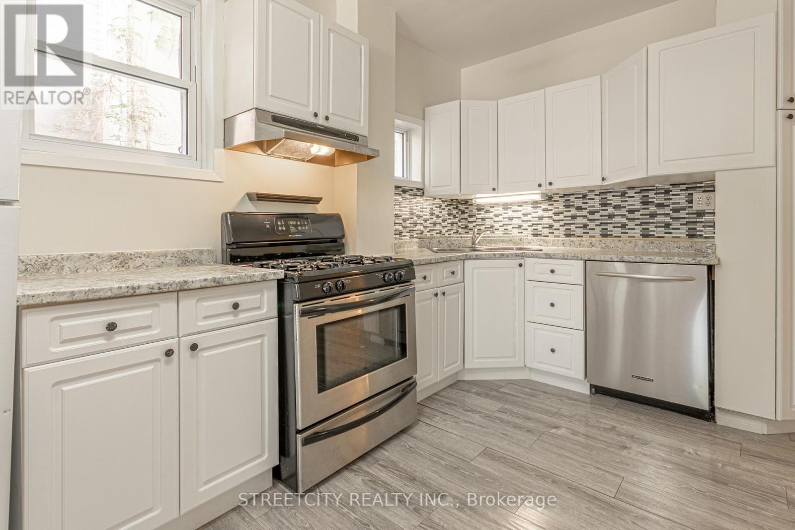 379 Central Avenue, London East, Ontario  N6B 2E3 - Photo 8 - X12910566