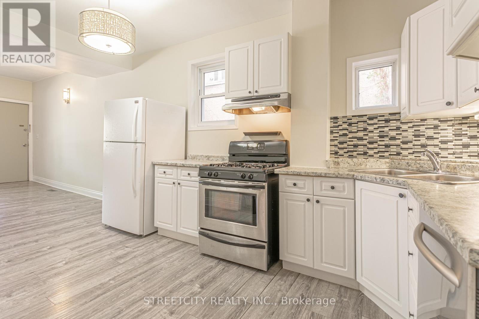 379 Central Avenue, London East, Ontario  N6B 2E3 - Photo 9 - X12910566