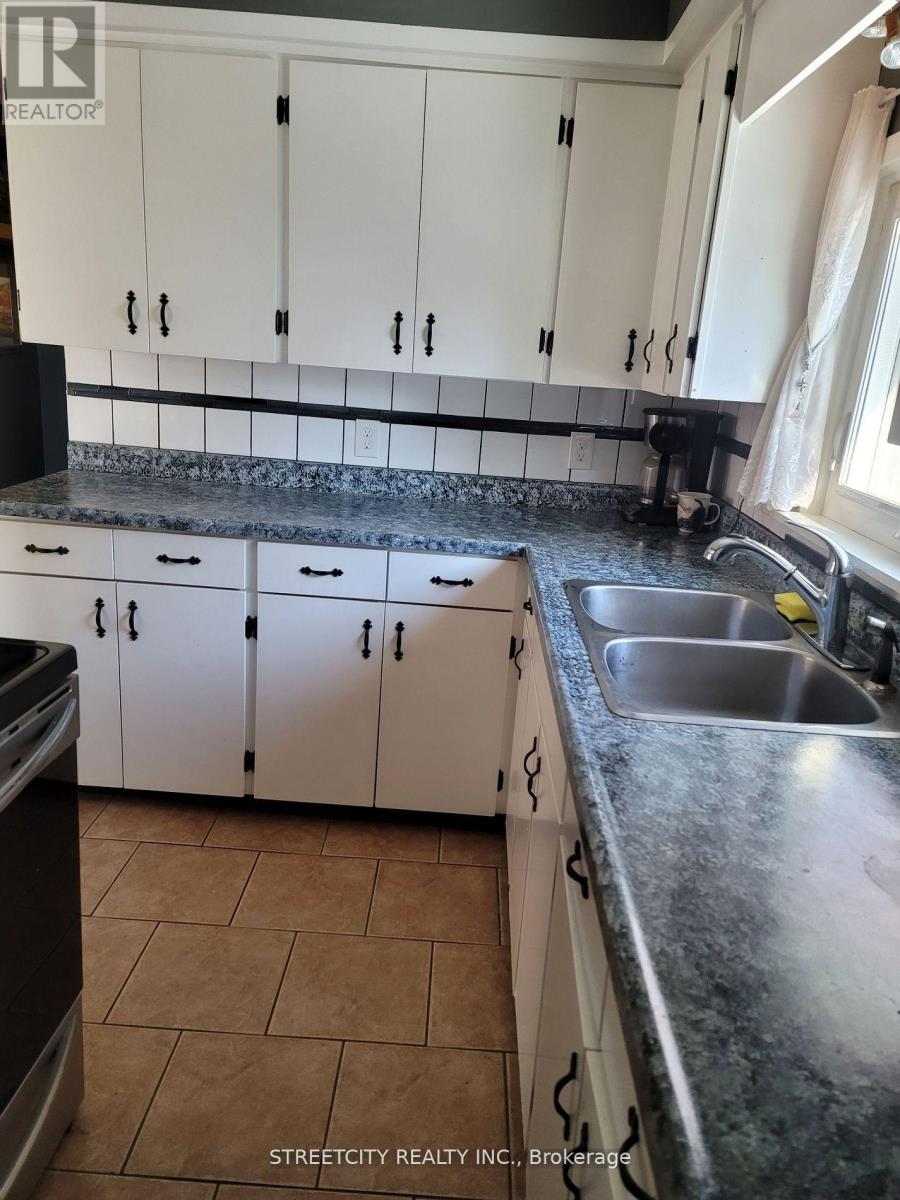 156 Maple Street, West Elgin, Ontario  N0L 2C0 - Photo 7 - X12910604