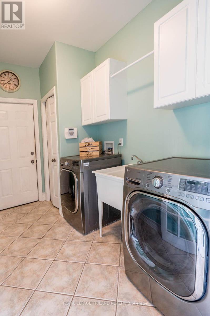 100 Optimist Park Drive, London South, Ontario  N6K 4M1 - Photo 9 - X12910752