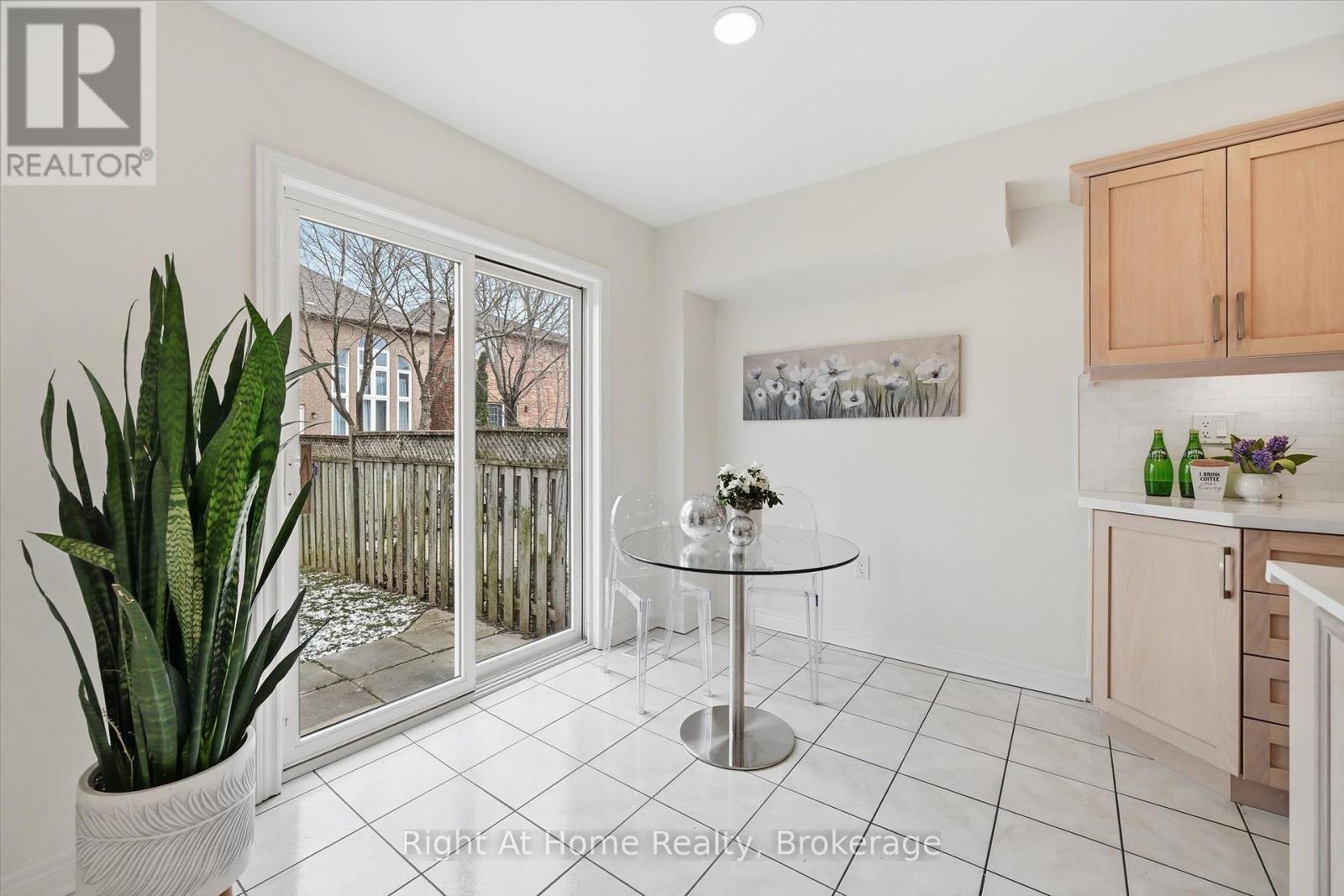 2255 Hummingbird Way, Oakville, Ontario  L6M 3Z7 - Photo 12 - W12896264