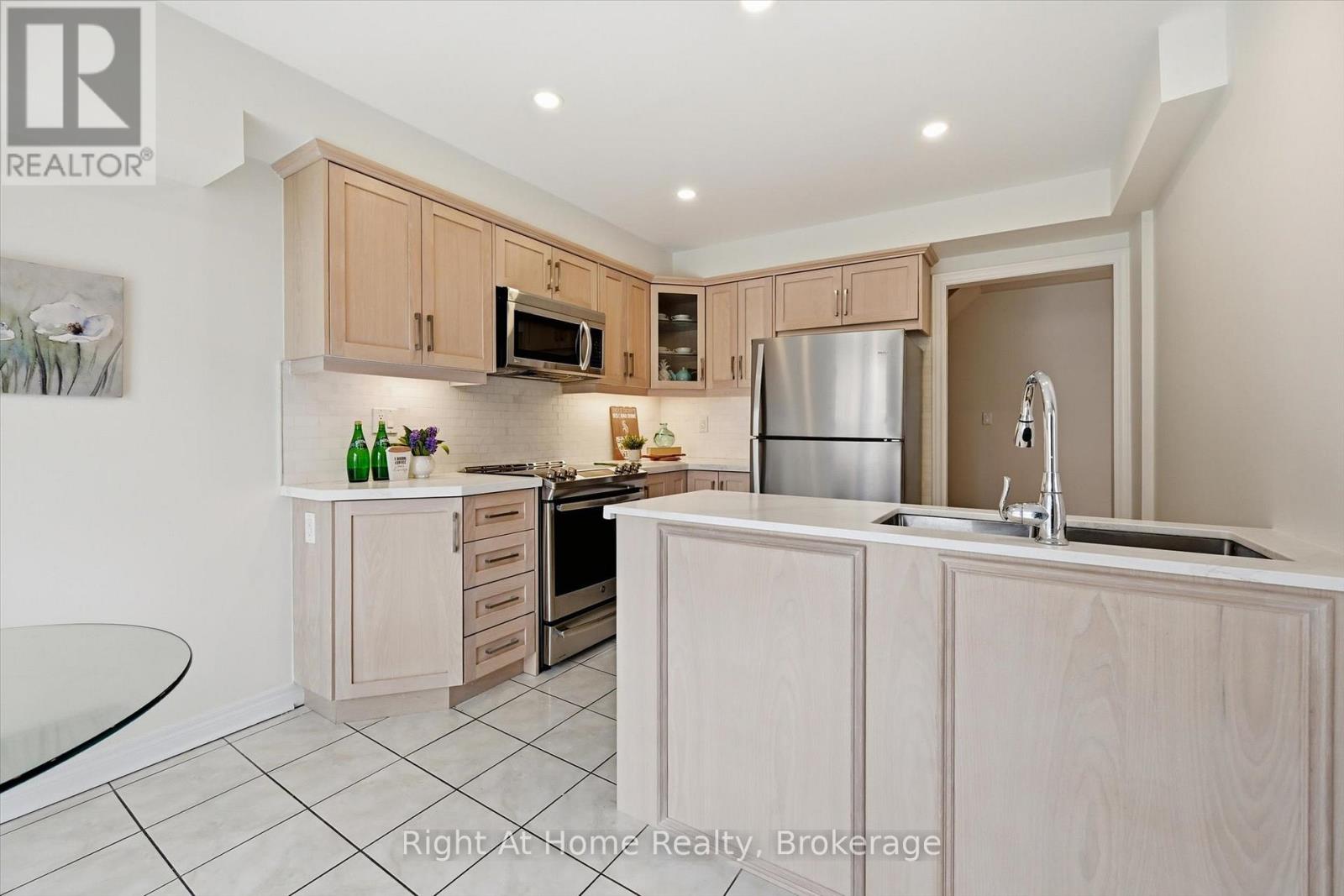 2255 Hummingbird Way, Oakville, Ontario  L6M 3Z7 - Photo 10 - W12896264