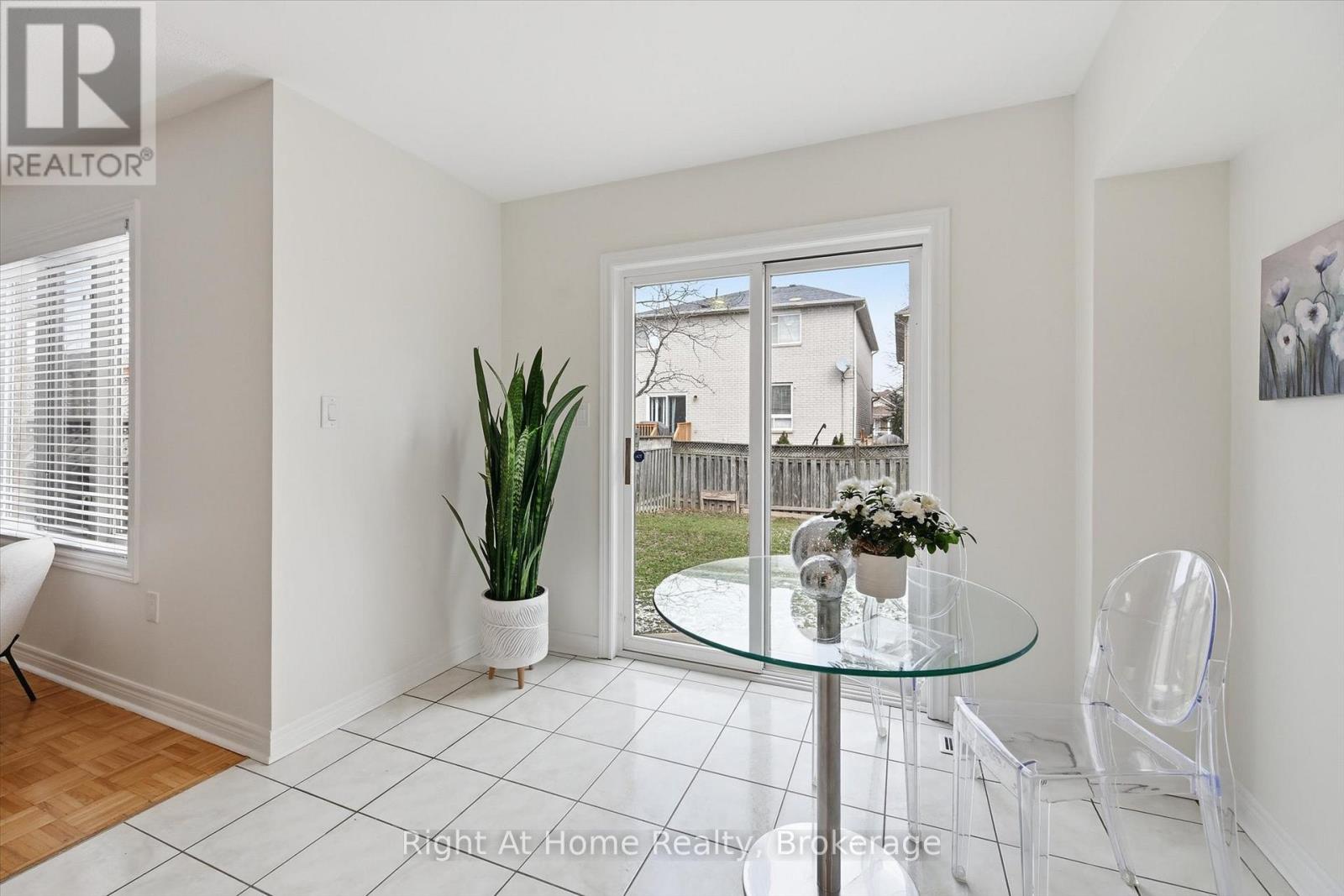 2255 Hummingbird Way, Oakville, Ontario  L6M 3Z7 - Photo 13 - W12896264