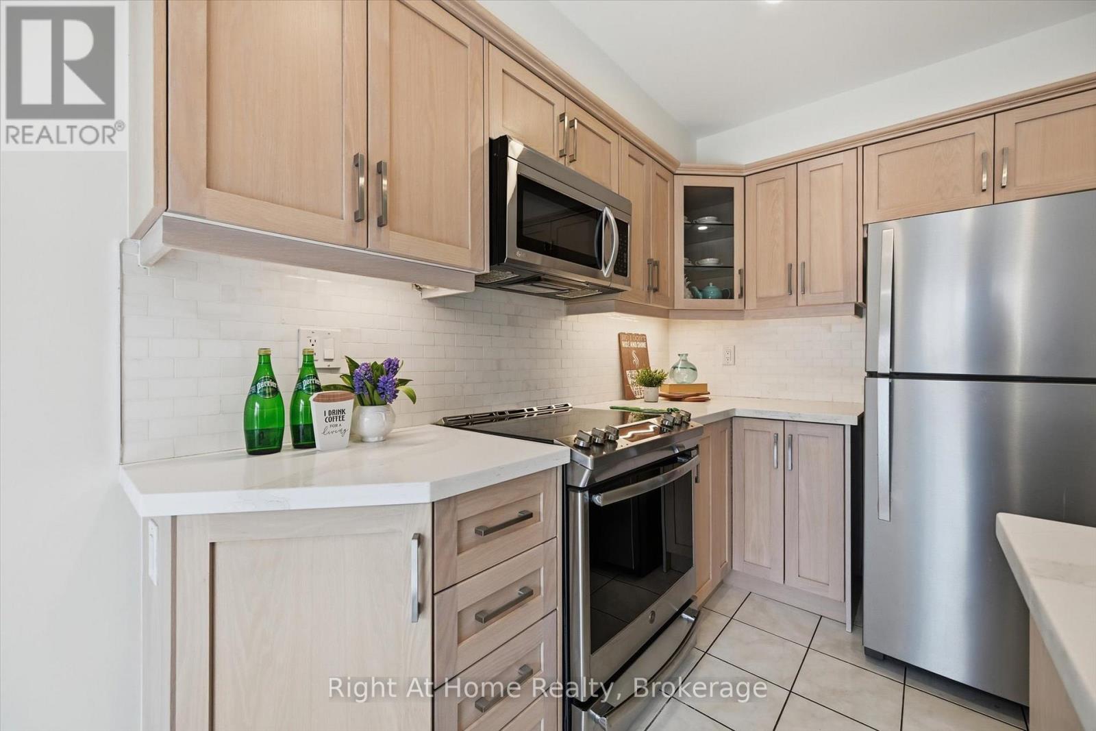 2255 Hummingbird Way, Oakville, Ontario  L6M 3Z7 - Photo 9 - W12896264