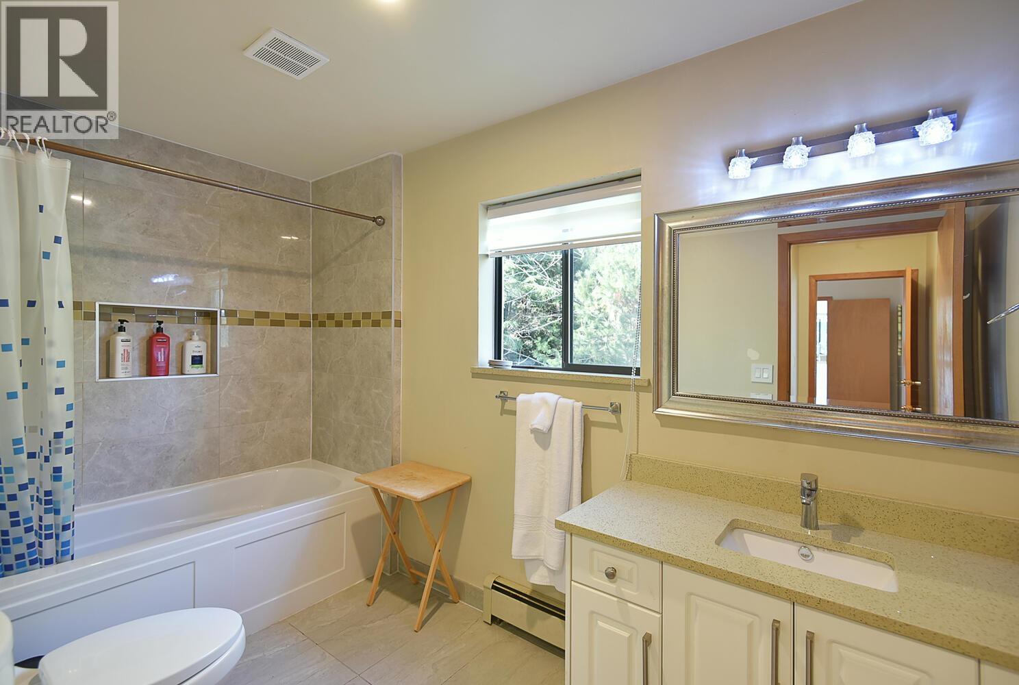 6377 N Gale Avenue, Sechelt, British Columbia  V7Z 0P7 - Photo 14 - R3092006