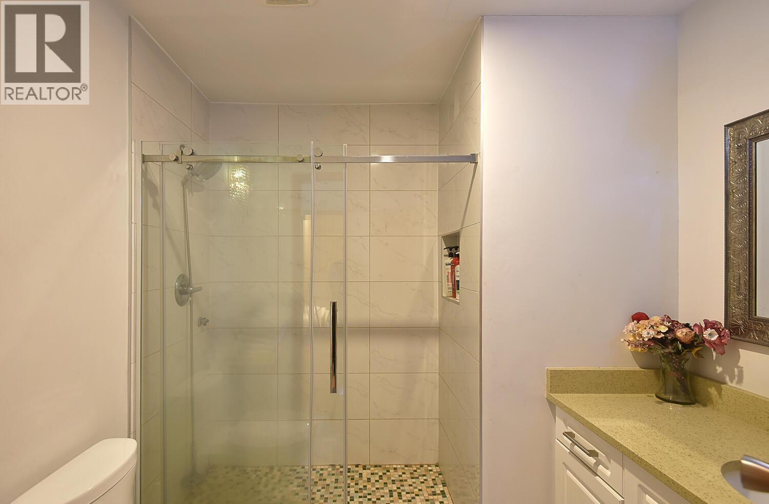 6377 N Gale Avenue, Sechelt, British Columbia  V7Z 0P7 - Photo 16 - R3092006