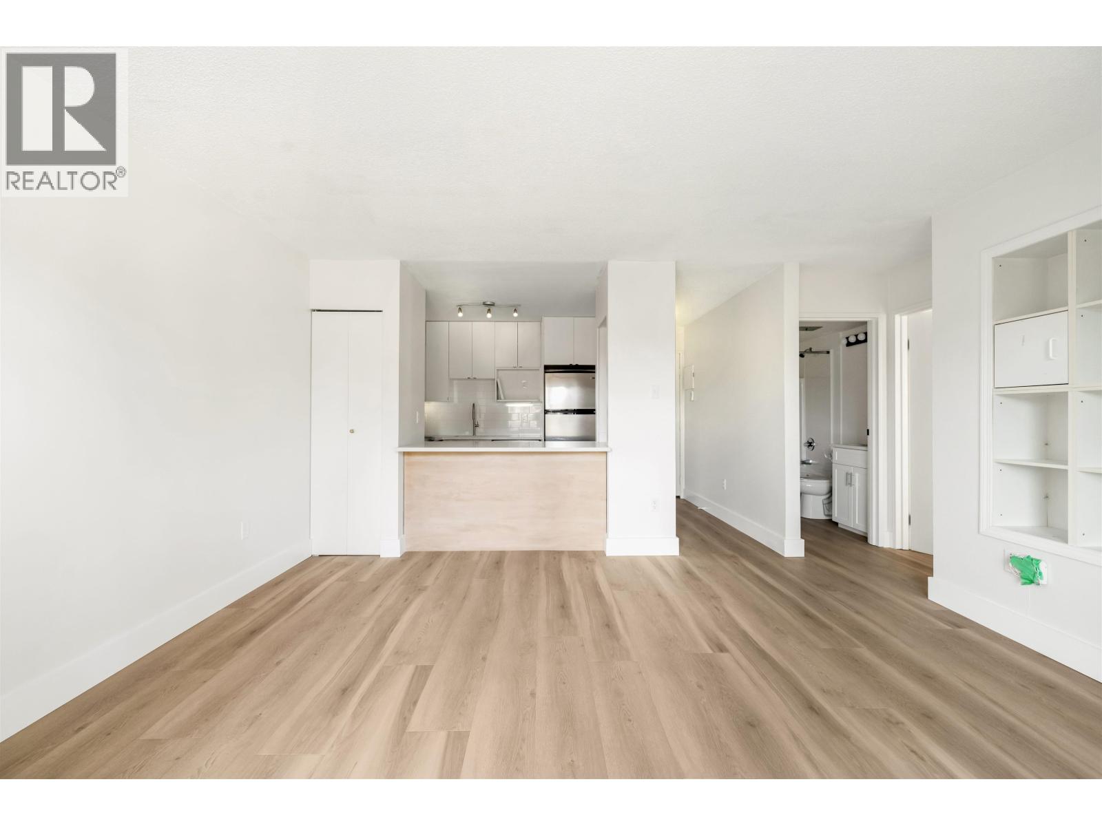 101 1545 E 2ND AVENUE, Vancouver, British Columbia