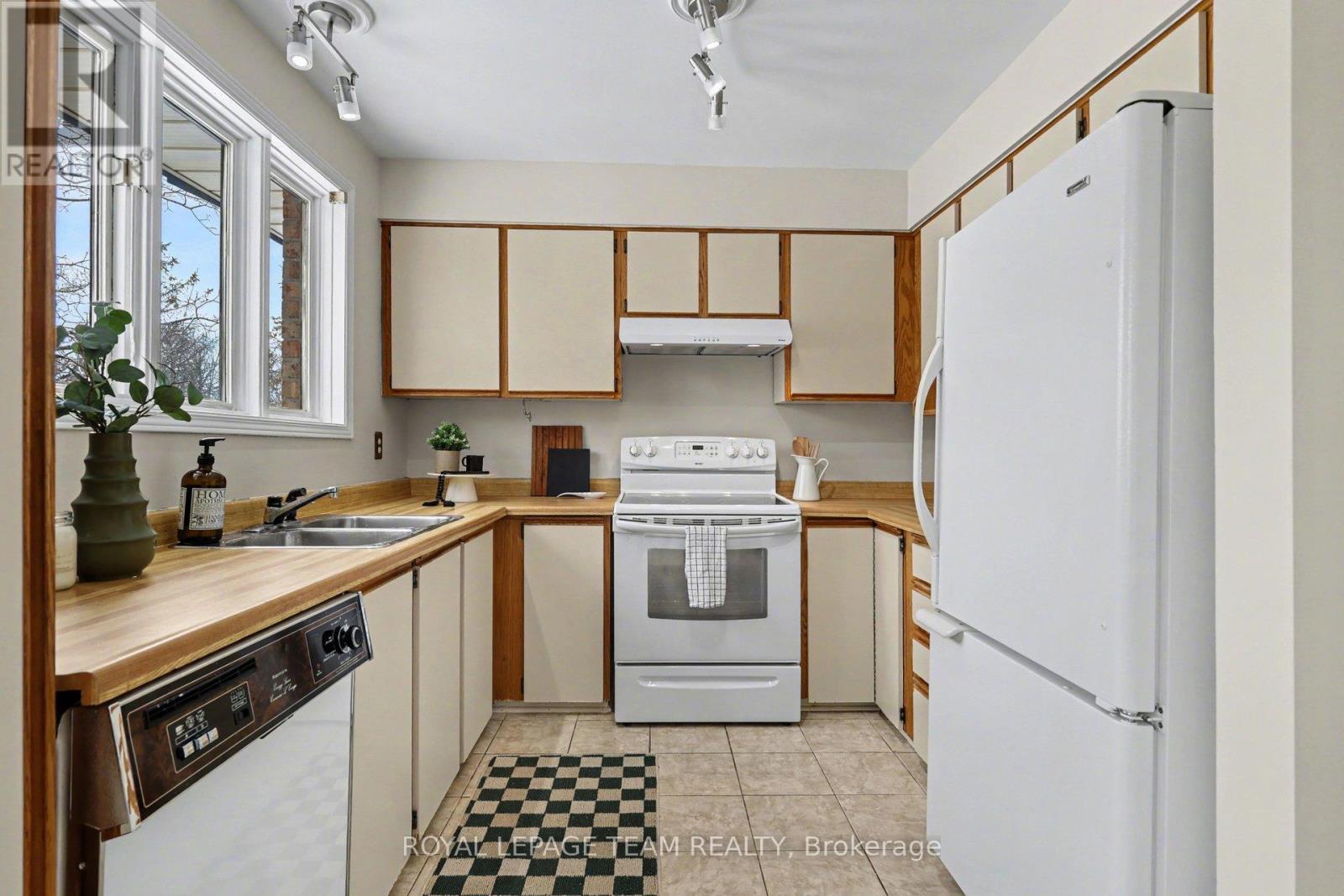 1453 Waltham Street, Ottawa, Ontario  K1T 2T4 - Photo 10 - X12910618