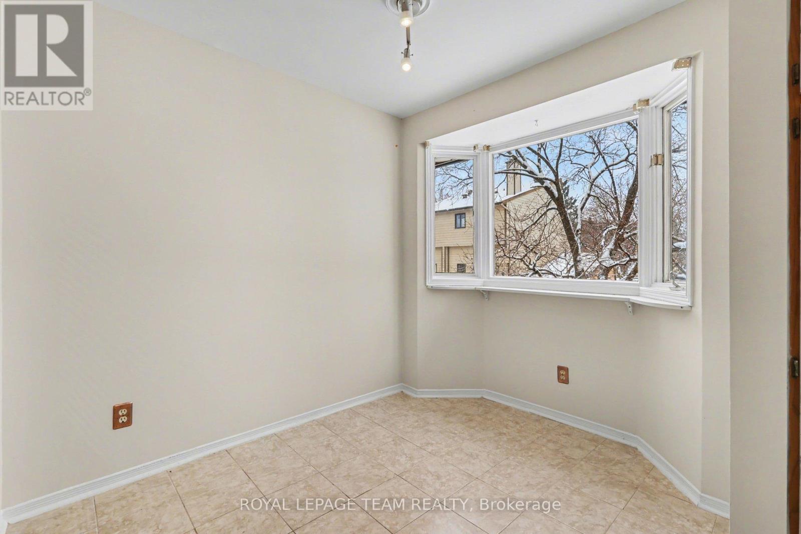 1453 Waltham Street, Ottawa, Ontario  K1T 2T4 - Photo 12 - X12910618