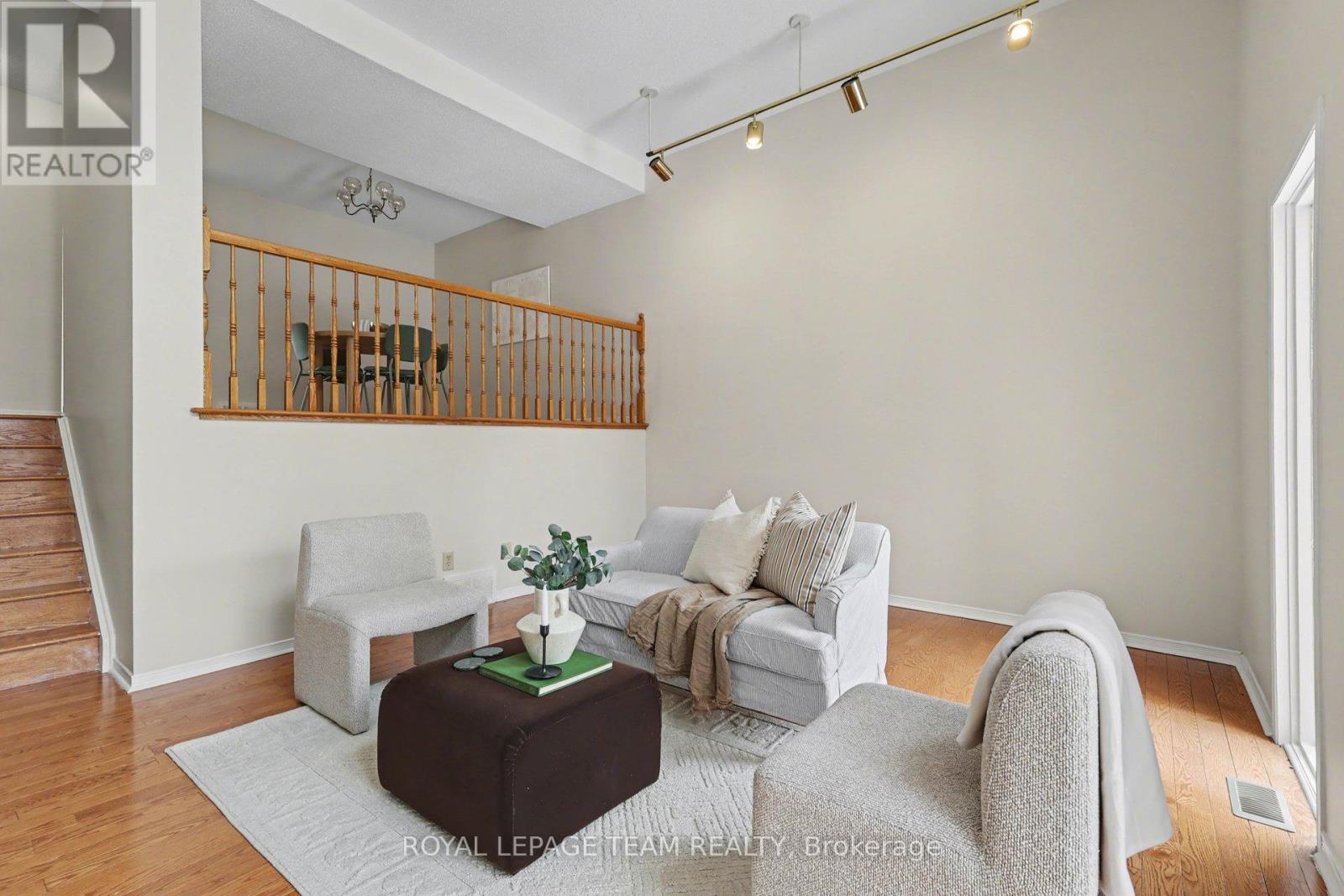 1453 Waltham Street, Ottawa, Ontario  K1T 2T4 - Photo 7 - X12910618