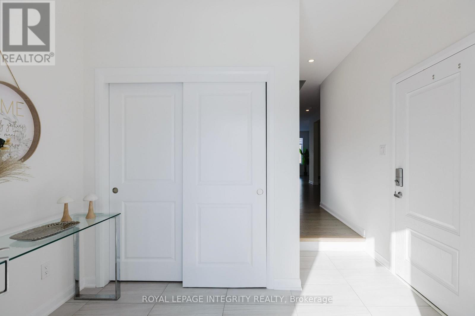 850 Cappamore Drive, Ottawa, Ontario  K2C 3H2 - Photo 5 - X12910808